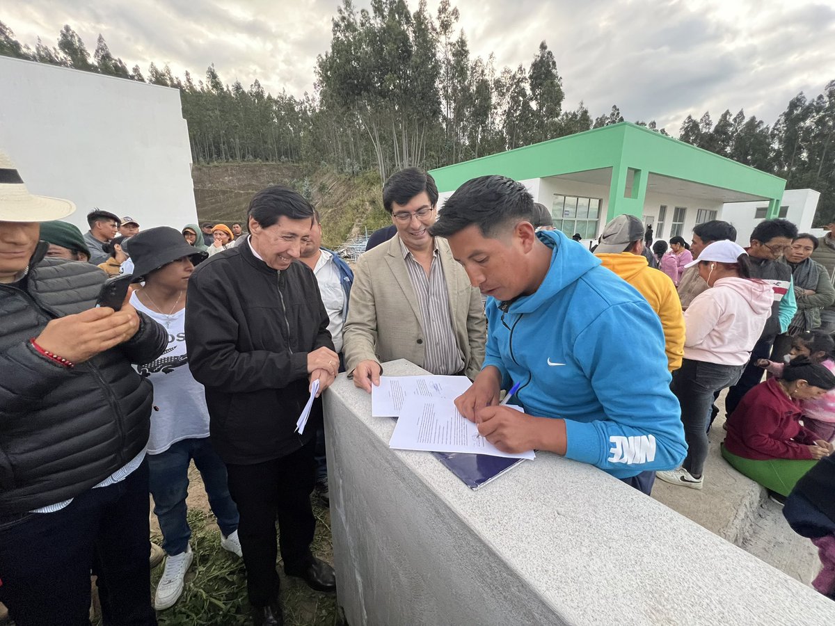 De manera inmediata, la primera autoridad de la provincia mantuvo comunicación con los entes rectores a nivel ministerial, logrando priorizar esta obra para que continúe su construcción, que hasta el momento lleva un 78 % de avance.