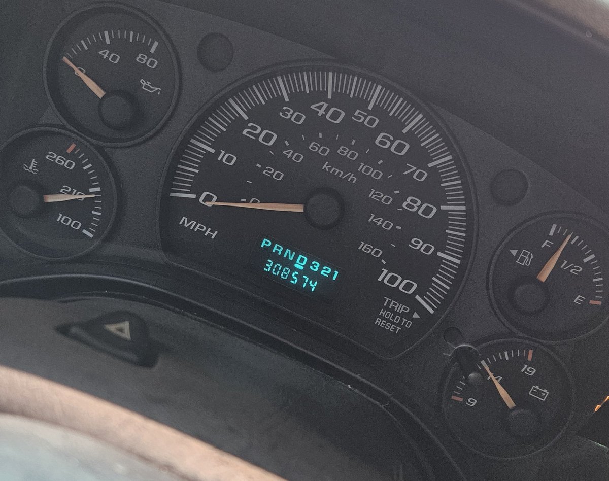 KYbreadman's tweet image. Three hundred and eight thousand plus miles and still running strong.  Don't mind the oil pressure gauge it's not passed 20 psi in years!  😂  Do you have a vehicle with higher miles?  Let's see it.  #workvan #sixoh #Chevrolet #hd #underpressure #mobil1 #engine #Kentucky