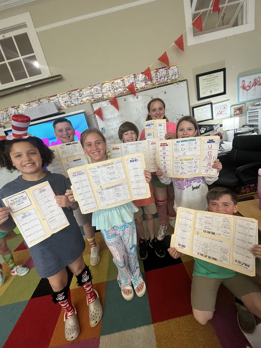 Mitchell_EES's tweet photo. GEOMETRY 📐
We have been so busy making geometry lap books, singing angle songs, and measuring with protractors in Math. https://t.co/X3KA2ErKyh