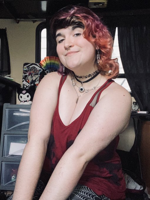 Thought you guys would appreciate this cute ass outfit 🖤✨ https://t.co/kH2N2kLn0N