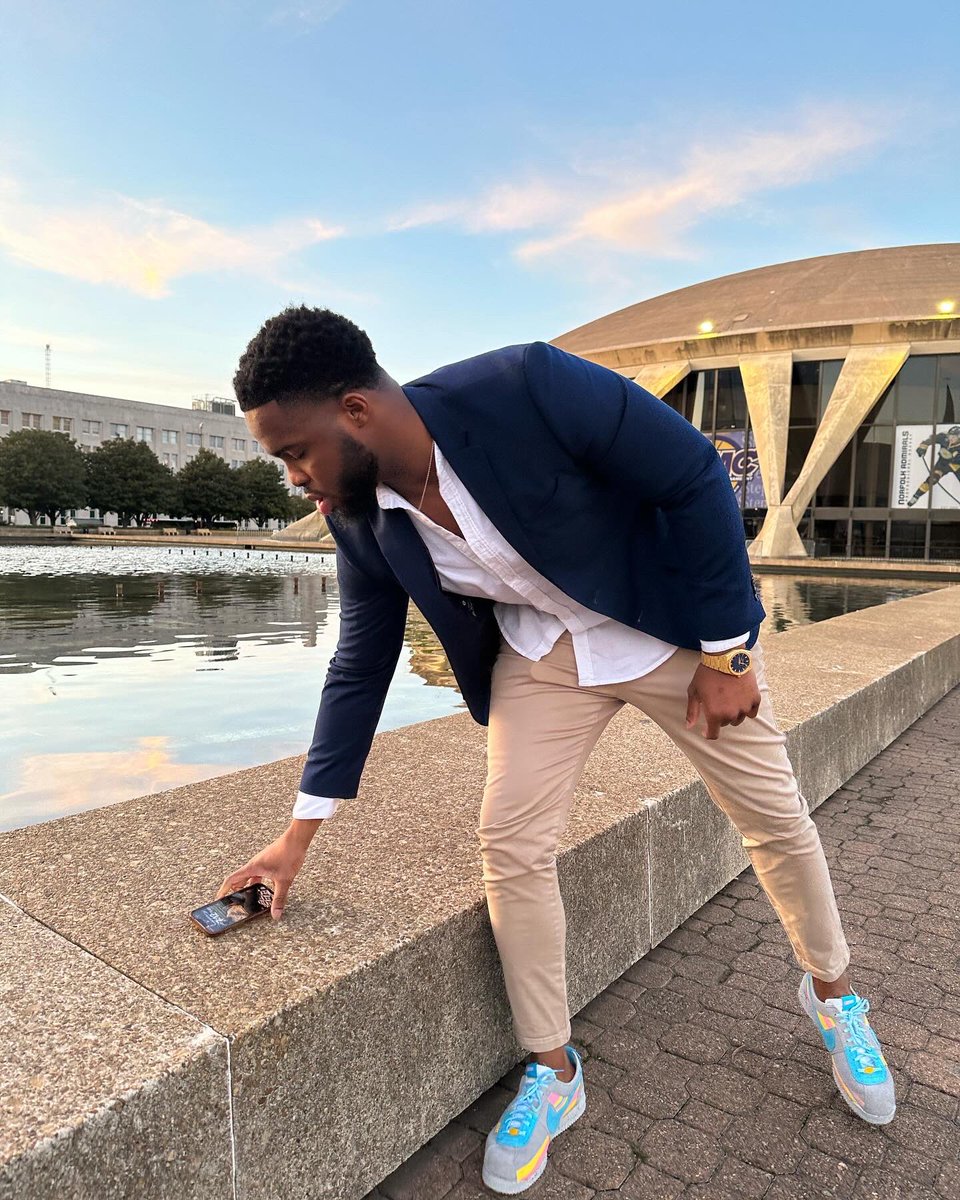 Chill_Diesel96's tweet photo. 🥂 https://t.co/QF30Xg8OfS