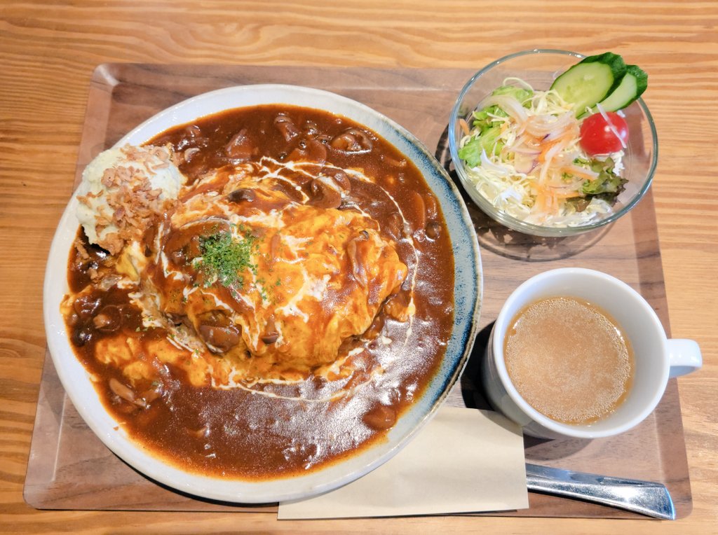 slavsnet_ape309's tweet photo. cotecafe
デミソースオムライス(大盛り)🥚
濃厚なデミグラスソースがふわトロたまごにたっぷりとかけられたお気に入りのオムライス(スープ・サラダセット)✨
大盛りでもあっという間に完食してしまいました😋
#cotecafe #オムライス
居心地がいい素敵なお店です😁👍 https://t.co/vytqJK0m2j
