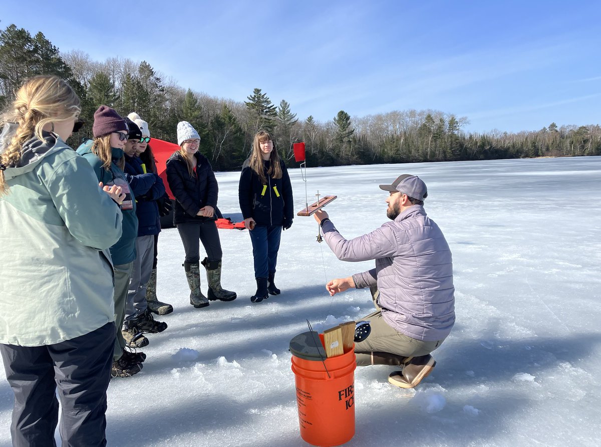 School is in session 🤓This week we're co-hosting a winter research workshop through the @NSF funded Winter Limnology Network. Today we learned about winter sampling methods and the power of team science!
winter-ice.github.io/winter-ice/