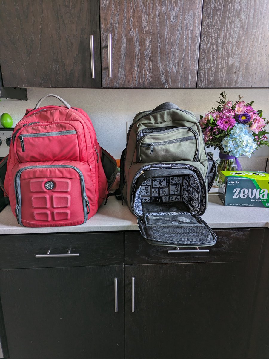 TooFineDIVINE's tweet photo. Been a long time user of @6PackFitness bags. One the original designs has been all of the world with me and is still my adventure backpack. My newest one fits right in as corporate executive and never having to waste time finding food at work. #fitness #AlwaysReady https://t.co/9dnmJfbaRu