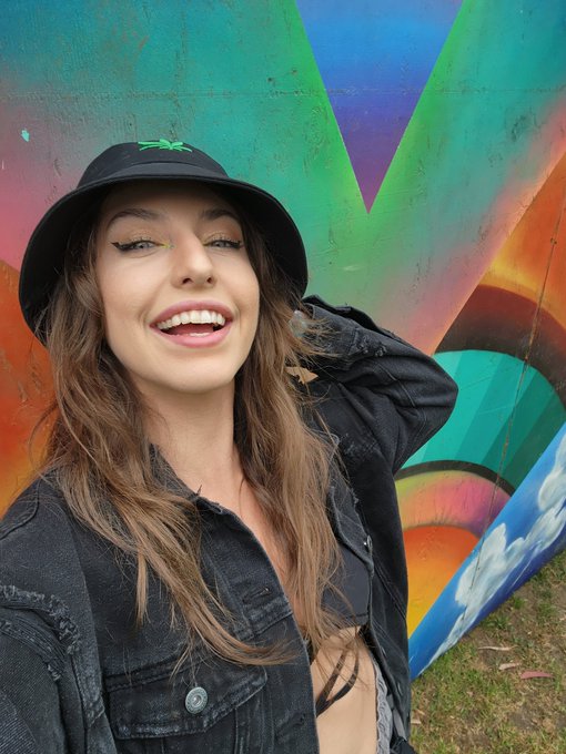 The face / the flag https://t.co/Co38oLccnz<a href="/tag/mvsales"class="tags"><span>#mvsales</span></a>