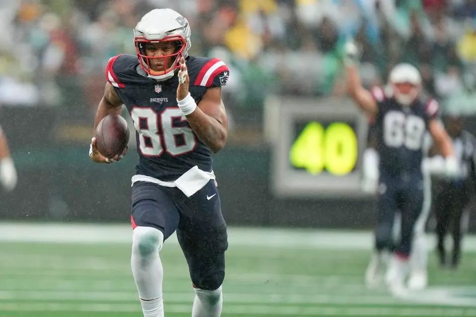 BREAKING: #Patriots standout tight end Pharaoh Brown is signing with the Seattle #Seahawks on a one-year deal, source says. 

A very solid move by Seattle.