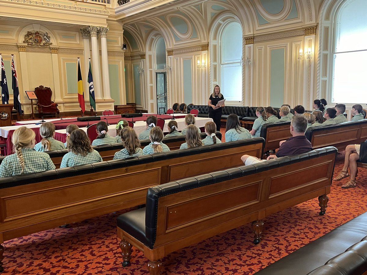 A great pleasure to join the Year 6 students from #Shorncliffe State School on their tour of the Queensland Parliament over the last two days. A lot of smart questions! #stateschoolsaregreatschools