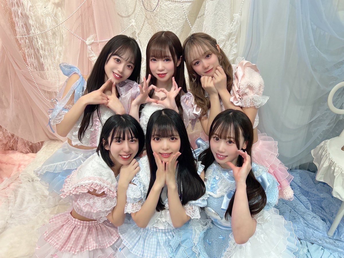 soasoa_info's tweet photo. そあそあの衣装を手掛けてくださっている、@MIN_idolcosさんの展示会へ行ってきました🌸
そあぷるで記念にお写真も撮りました❣️
私たちの衣装も飾ってくださいましたが、みなさんもみてくれましたか〜💭？
ぜひ感想聞かせてくださいね✨

#そあとあめーむ。 https://t.co/sY3LcZnyx8