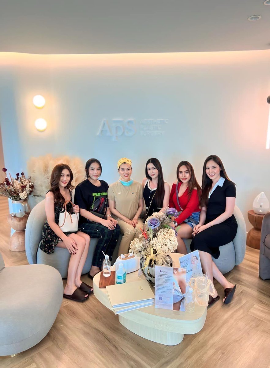 Our dearest gender reassignment patients.

Gladly to be a part of fulfilling their true selves. 🥰

#SRS #MTF #plasticsurgery #sexchange #sexchangesurgery #maletofemalesurgery #transgendersurgery #性転換手術 #성전환수술 #스르스 #LGBTQ #ศัลยกรรมแปลงเพศ #แปลงเพศ