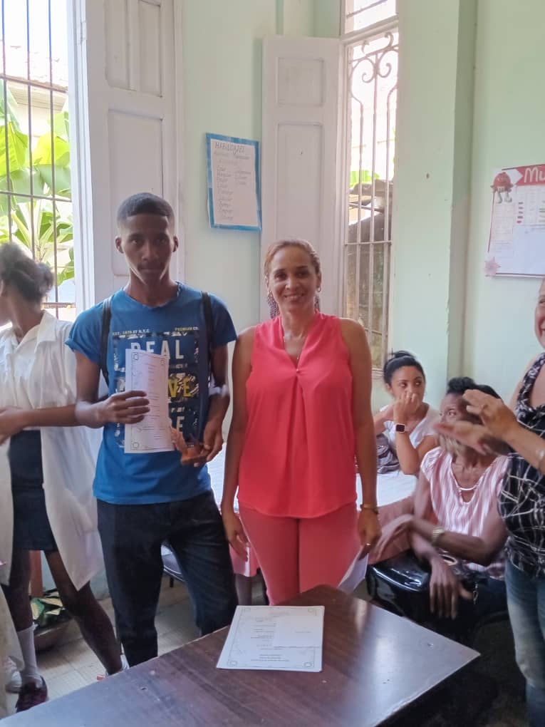 LaboralEscuela's tweet photo. Felicidades a nuestros educados por obtener 1er lugar en Peluquería _ Belleza y Elaboración de Alimentos en el Concurso de habilidades manipulativas desarrollado en la escuela taller Alberto Fernández Montes de Oca. Felicidades para todos.#DpeSantiago,#santiagoessantiago https://t.co/Nv07PjYOwY