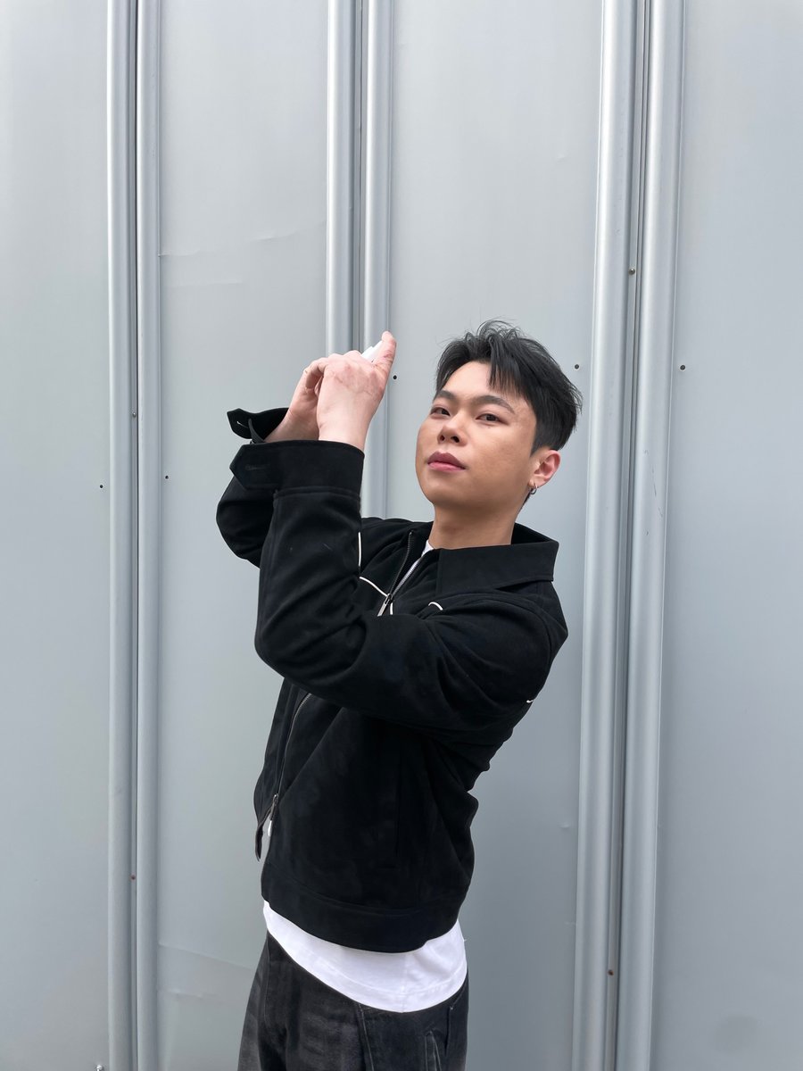 official_KYH's tweet photo. [#HEUMood] 

일상 속 소소한 행복 (with. 흠) 
Sweet White day🍭🤍
        
#김영흠 #KIMYOUNGHEUM https://t.co/3uAkH2C05n