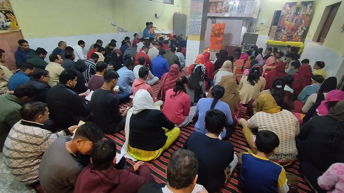 vishalnadda82's tweet photo. बाबा नरसिंह मंदिर घुमारवीं में हनुमान महा आरती के 36 वें संस्करण पर उपस्थित राम भक्त। 
जय जय श्री राम 🚩🚩🚩🚩🚩 https://t.co/D14tgfZXD0
