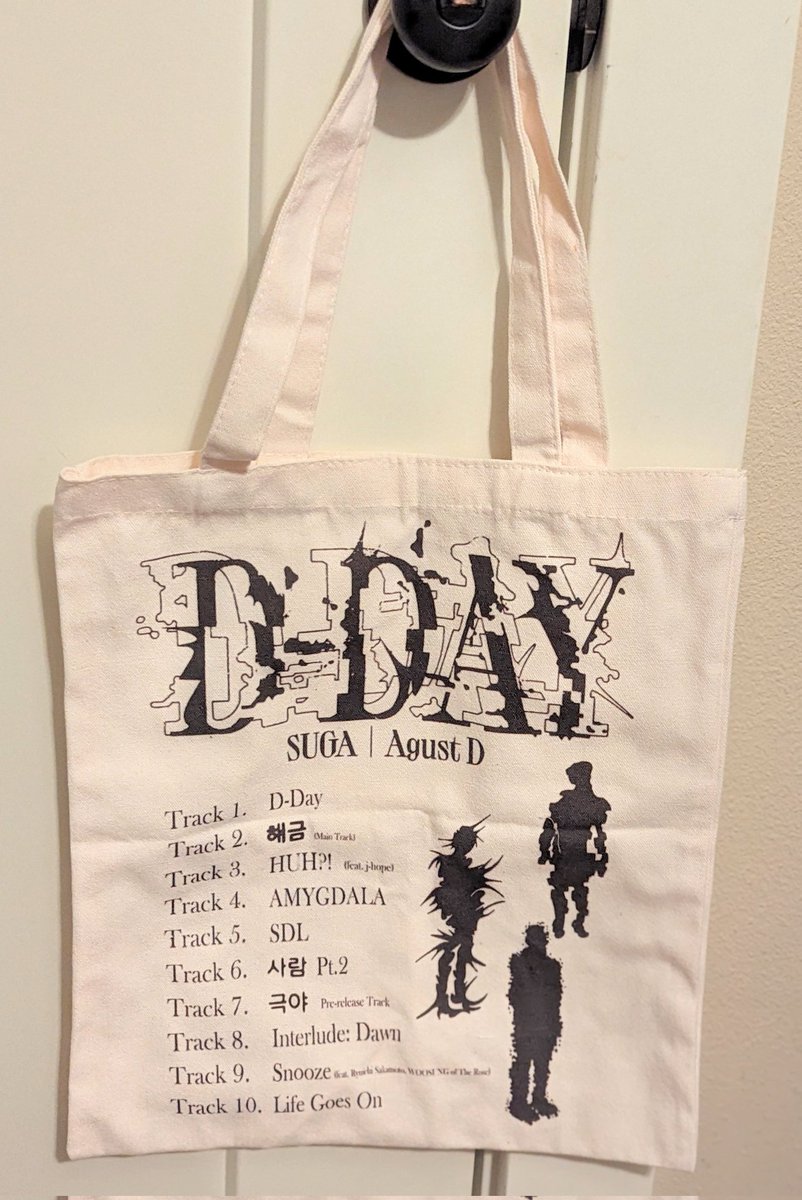rompekoobeza's tweet photo. 🥳🐱🍊 Yoongi Birthday Week Giveaway "Track 5" 🍊🐱🥳

🌏 open world wide
🏆 1 winner
📅 closes March 13 @ 9pm PST
❤️ like/rt to enter

Winner will receive D-Day tote bag 

Please read rules/info post before entering: 
https://t.co/BIx77Q1xgZ https://t.co/3jtb9pyp3f