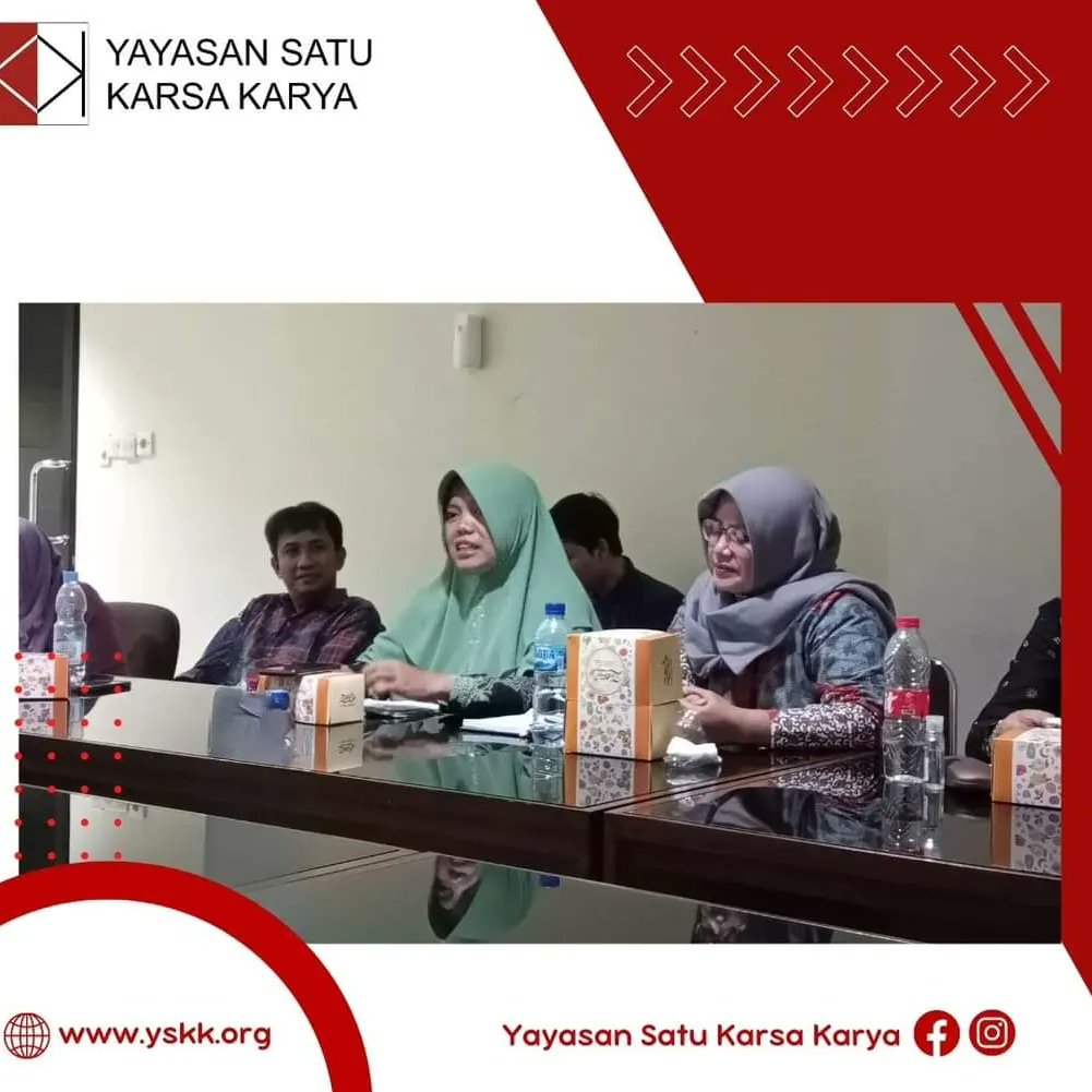IwanSetiyoko's tweet photo. Peningkatan kapasitas perempuan terkait usaha ekonomi produktif sbg upaya pemberdayaan ekonomi perempuan di Jawa Tengah, YSKK terus berkomitmen membangun potensi ekonomi perempuan bersama DP3AP2KB JaTeng melalui pelatihan PPEP (Peningkatan Produktivitas Ekonomi Perempuan). #yskk https://t.co/g2ZEwExw8a