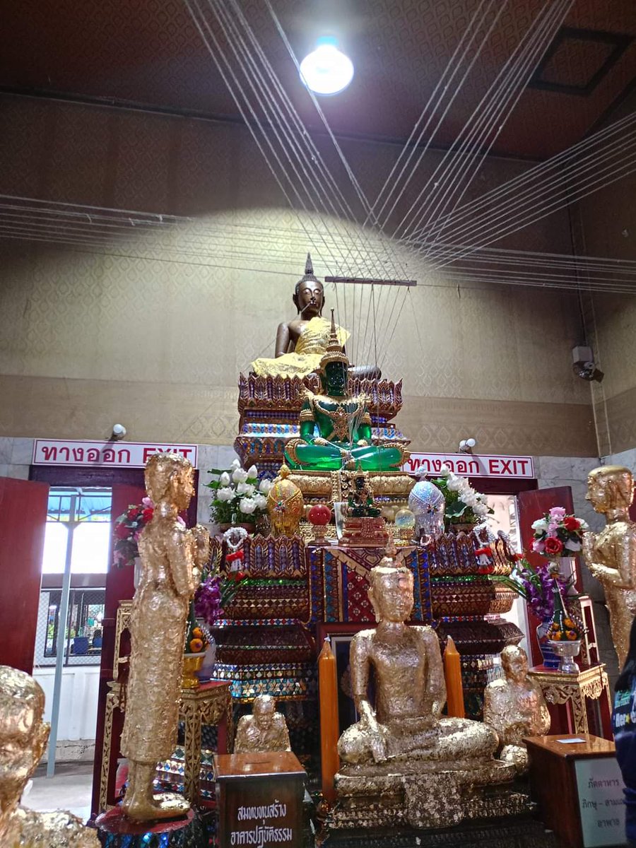 ไหว้พระขอพร
วัดมณีวงศ์   และวัดหลวงพ่อปากแดง
นคร นายก  สาธุ 🙏🙏
เรื่องเล่าของเมื่อวาน