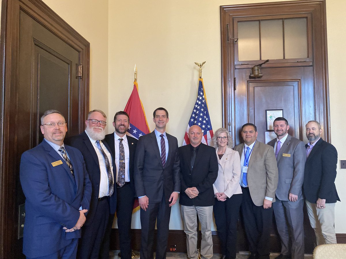 Thanks @SenTomCotton for meeting with me & other AR principals with @TheAAESP @NAESP today. — We discussed importance of bipartisan support of public edu thru #protectingkidsact, wrap around services & #mentalhealth support allowing teachers space to focus on teaching & learning!