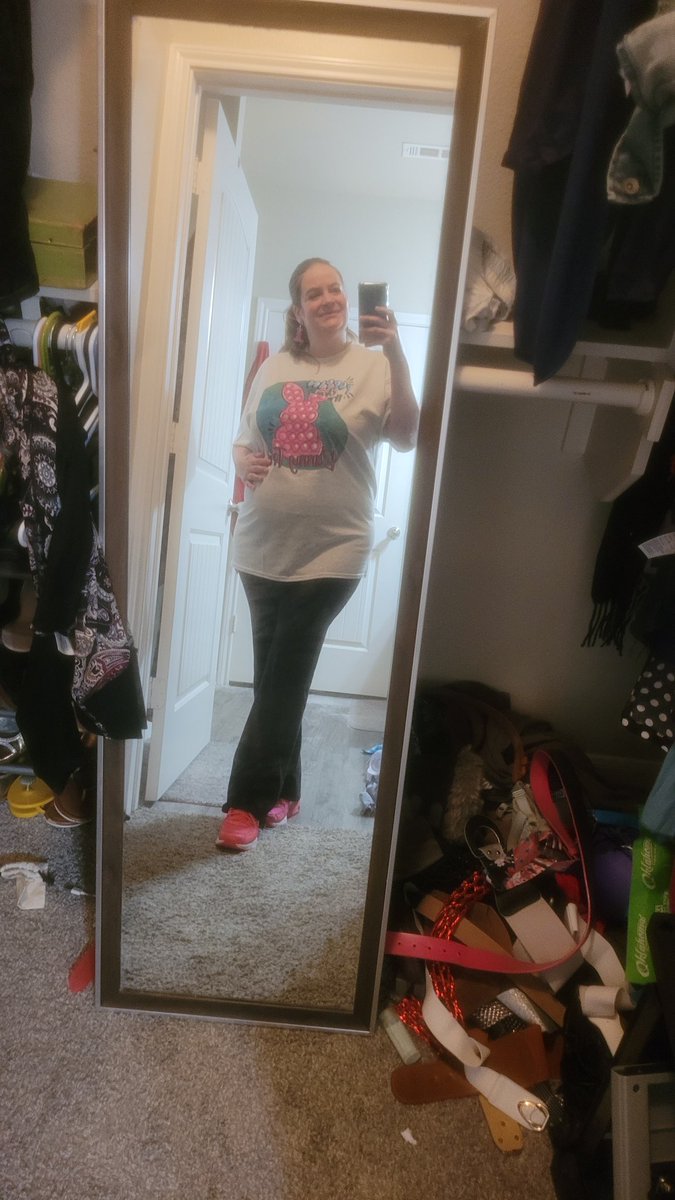 georgilew's tweet photo. Oh hey baby girl! Made it to 24 weeks (60% done!)....time flies when you don't know you are preggo the first 12 weeks! This lil one is moving like crazy and enjoys our nightly warm baths! #2024baby https://t.co/lVFz6UbVol