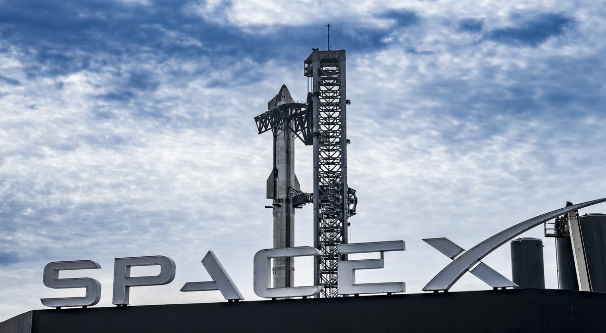 sirfupdate_'s tweet photo. ๐ Elon Musk Updates on Flight 3 and Future Plans! ๐
๐
Flight 3 Expected by End of Week, Weather Permitting
๐ค๏ธ Pending Weather Conditions for Launch
๐ Aim for at Least 6 More Flights This Year
๐ Continuing Momentum in SpaceX's Launch Schedule
#Starship #SpaceX #Flight3 ๐ฐ๏ธ๐ญ https://t.co/dUCUYqP9n5