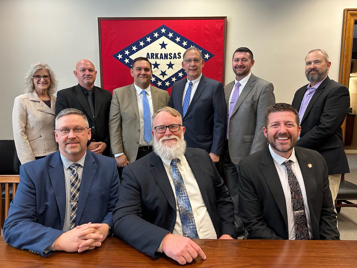 Thanks @JohnBoozman for meeting w/ me & other AR principals @TheAAESP @NAESP today. — We discussed importance of bipartisan support of public ed w/ addressing educator shortage, wrap around services & #mentalhealth support allowing teachers space to focus on teaching & learning!