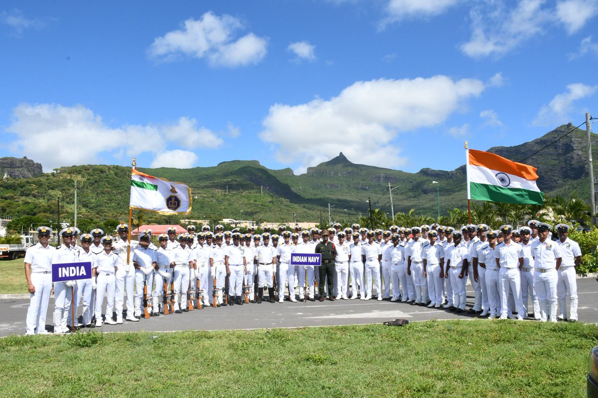 #IndianNavy proudly participated in #MauritiusNationalDay celebrations on #12Mar 24.
The Indian contingent comprising trainees of #INSTir & #CGSSarathi, Naval band & a helicopter participated in the city parade; fostering bonds & showcasing unity on this special occasion.
🇮🇳-🇲🇺