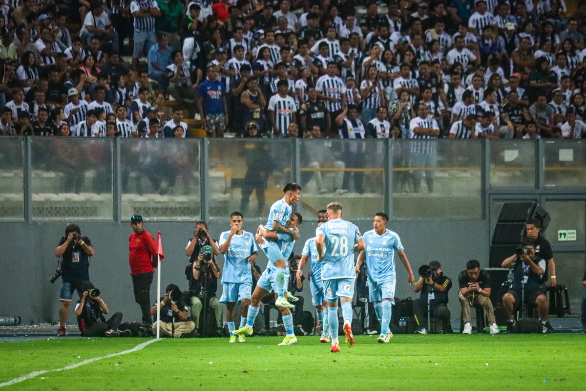 #BSCInforma 🚨🚨

#AHORA Con los resultados de hoy, Sporting Cristal debe de ganar a Melgar para continuar siendo líder ABSOLUTO del Torneo Apertura 

📸 : <a href="/luisperezadrian/">Luis Perez</a>