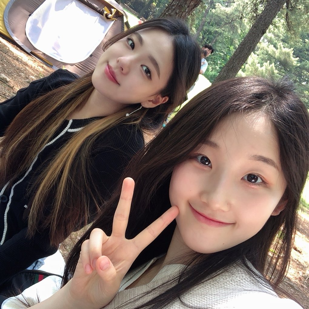 Lapillus_twt's tweet image. 샤나언니! 생일 축하해요~💛
연습생 때부터 언니랑 먼저 만나고 친해질 수 있었어서 너무 행복해요! 항상 좋은 리더가 되어주어서 고마워요! Thank you for always being so hard working! Let’s continue to work hard together! 언니 화이팅~ 라필루스 화이팅! 💜

#Lapillus #라필루스 #Yue #유에