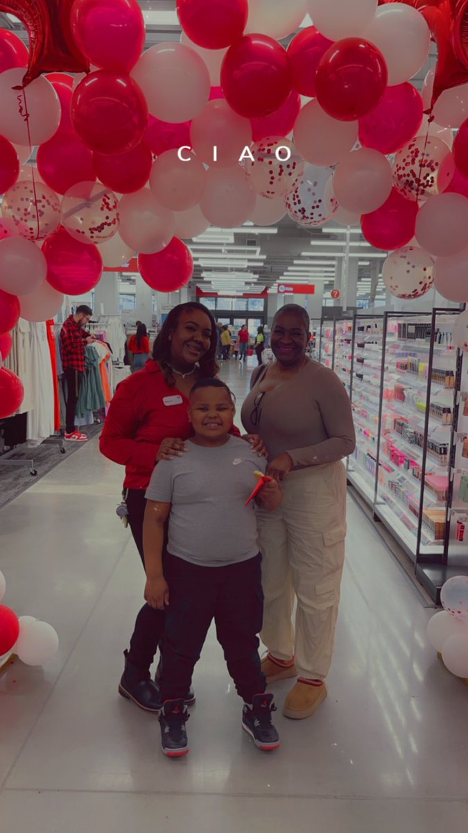 I've completed another significant milestone in my life, and I'm incredibly proud of all that I have achieved so far with many more accomplishments yet to come! Today We Open Yet another Target in the Chicago Land and Guess who’s your Human Resources Leader 😌♥️🎯..