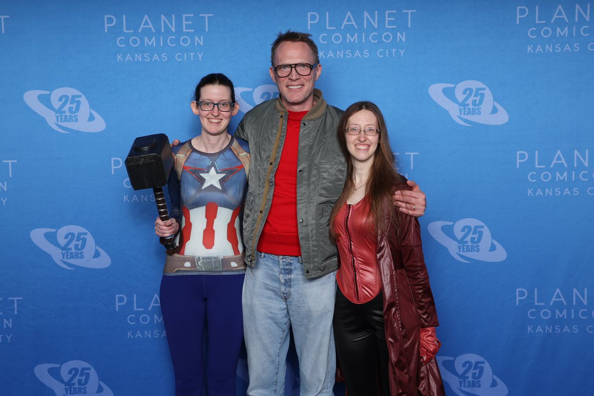 “Well… I was born yesterday.” It was absolutely amazing for @sheldon_spock1 & I to meet #PaulBettany @PlanetComicon on Saturday!! He was easygoing & kind, & he said to each of us, “Hi, how are you?” before this picture!! It was incredible!! #pckc #planetcomicon #pckc25th #Vision