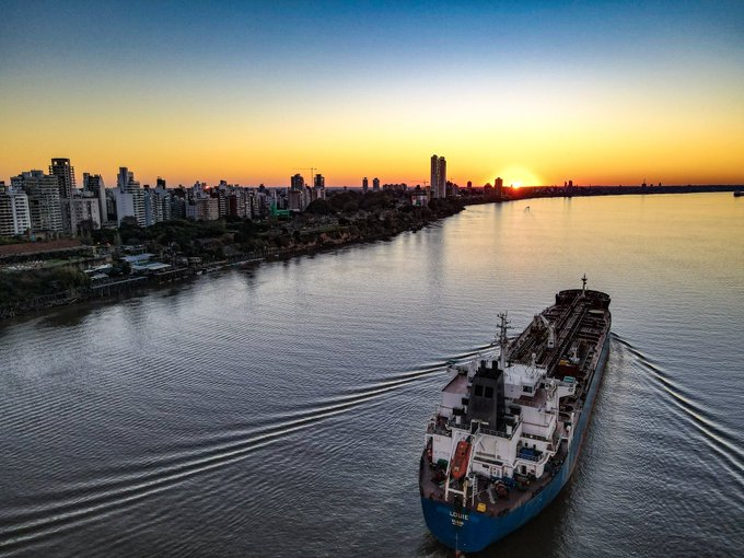 AidaBSanchez's tweet photo. @Profe_RamonRG #CuartoB y @Profe_RamonRG
¡Feliz miércoles!
Abrazos desde #Rosario #RíoParaná
📷 @fede_padin https://t.co/a5v1YXpEdi