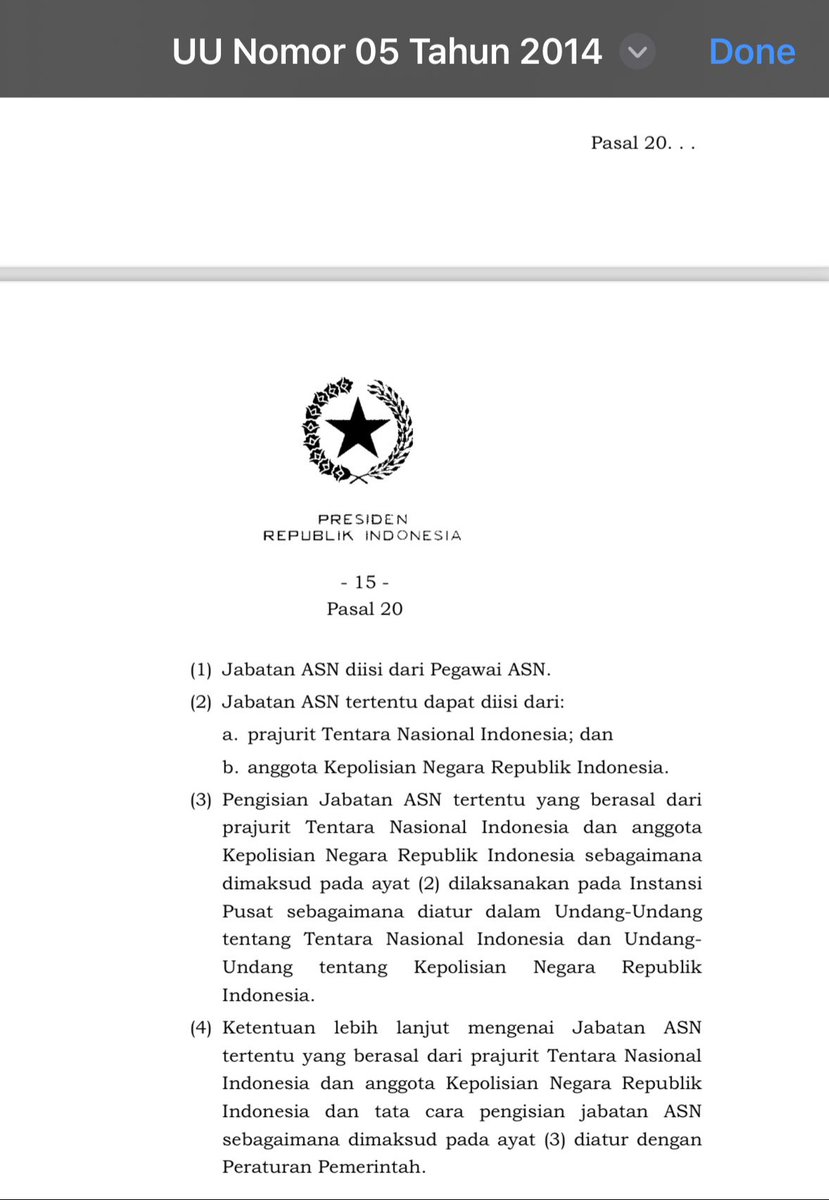 dwioktariyadi's tweet photo. (((Dwi Fungsi ABRI sudah dihidupkan kembali)))

Faktanya UU No.20 Tahun 2023 ttg ASN adalah hasil revisi UU No.5 Tahun 2014 .

Pada UU No.5 Tahun 2014 juga mengatur hal yang sama, TNI/Polri bisa menduduki jabatan ASN tertentu. Lihat Pasal 20

Justru pada UU No. 20 Tahun 2023 , mengatur juga sipil bisa menduduki jabatan tertentu di TNI/Polri. 

Di mana aturan ini bersifat resiprokal dan akan diseleksi dengan ketat, serta disesuaikan dengan kebutuhan instansi yang bersangkutan. 

Padahal UU ASN yg baru ini direvisi atas usul inisiatif  DPR dan disahkan dalam sidang paripurna Oktober 2023 lalu yg disetujui 8 Fraksi dan 1 Fraksi menerima dgn catatan (PKS). Terus yg dituduh menghidupkan Dwi Fungsi ABRI tetap aja salawi. Faktanya UU ASN ini dari 2014 jg udh ada...😇😣😩

Cont...(1)