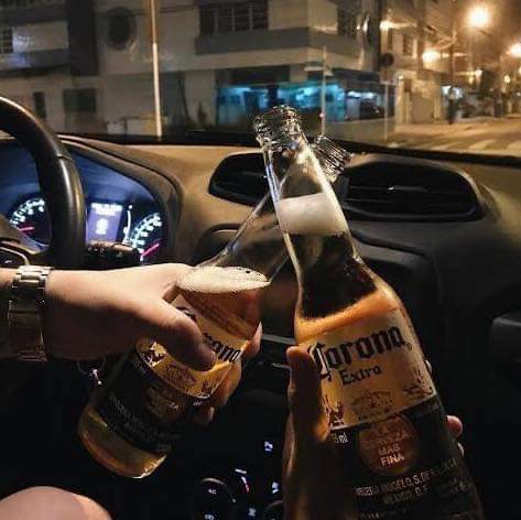 XimenezCom's tweet image. "Me queda la sensación de que algo me falta, no sé bien si seas tú o más alcohol. Así que, por si no vuelves, iré a conseguir cerveza; y si vienes, por favor trae cerveza. Lo sé, yo también odio ese vicio, y en ocasiones, a la cerveza también". 

#Charles Bukowski