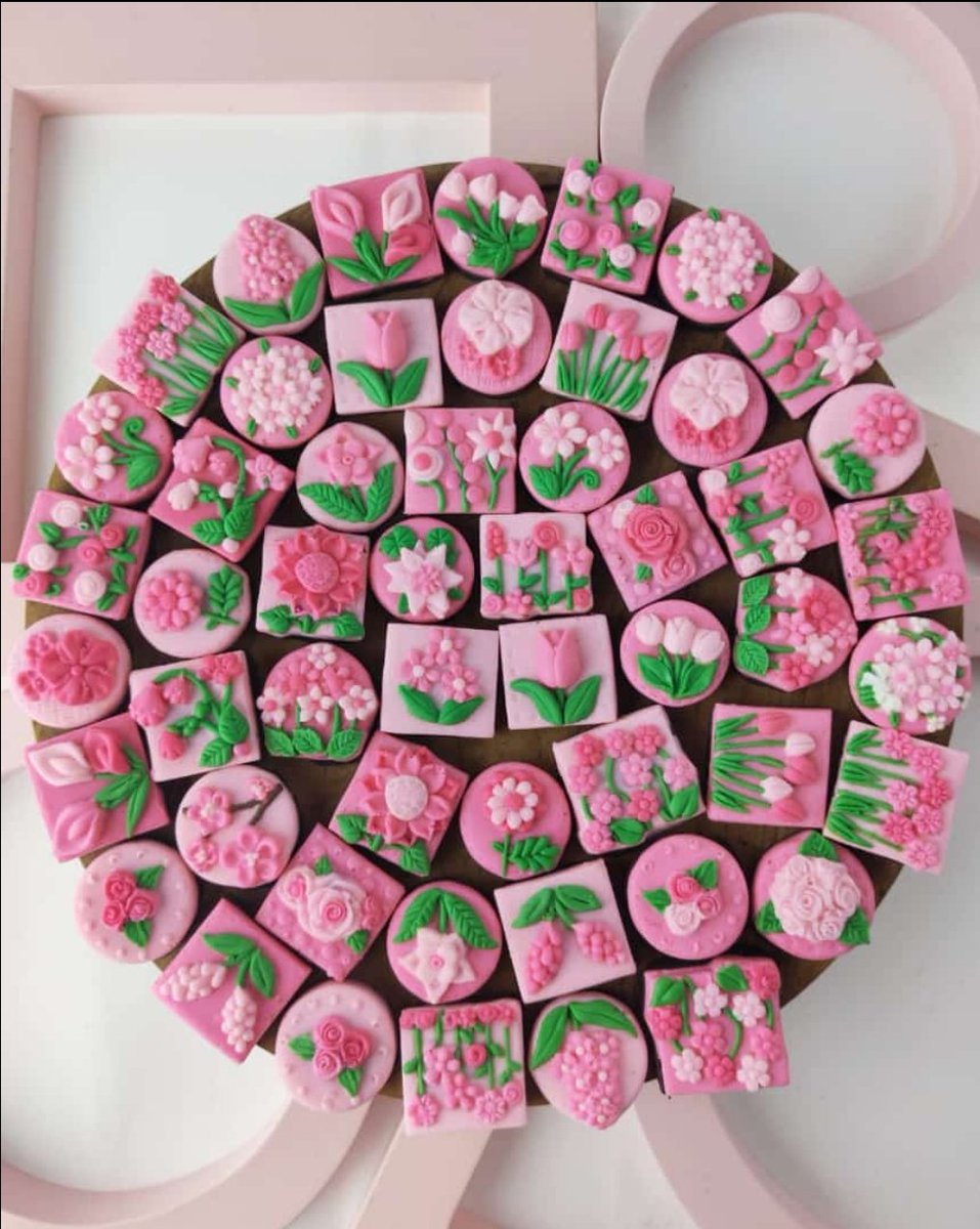 MarynShop's tweet photo. Bismillahirrohmaniirohim

OPEN PO 
COKLAT KARAKTER 
EDISI LEBARAN

HARGA :
Toples 250gr, 135k 
Toples 500gr, 210k 
Toples candy tray 1kg, 270k

Pengiriman dr Jakarta &amp; Depok
Minat DM https://t.co/b0N2gsfwqH