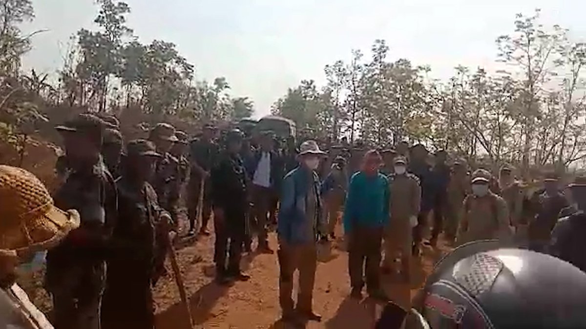 After clash with police, land dispute protesters sent to pre-trial detention 👉 rfa.org/english/news/c… --- #RFAKhmer #Cambodia #HunSen #HunManet #CourtKH #PreahVihear #SeilaDamex #Arrest #LandDispute #Prisoner