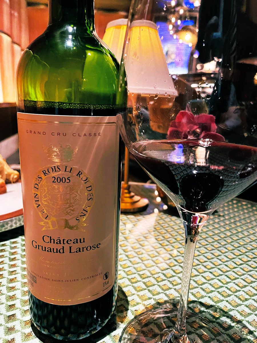 eatinglasvegas's tweet photo. Nothing beats dry-aged beef with a bit of Burgundy, and a cadre of Cabernet…
L-R > Napa, Bordeaux, Burgundy, Pessac-Leognan. 
🥩🍷🍷🍷🍷
#DonsPrime @fblasvegas 😋👏 https://t.co/XfRXGjaaYF