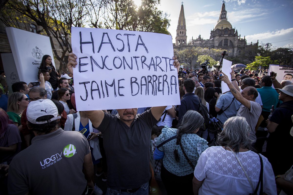 Somoselmedio's tweet photo. Exigen familiares y gremio periodístico de Jalisco, la aparición con vida de Jaime Barrera

👉https://t.co/jR7tQIMNbW https://t.co/1xpChLH04l