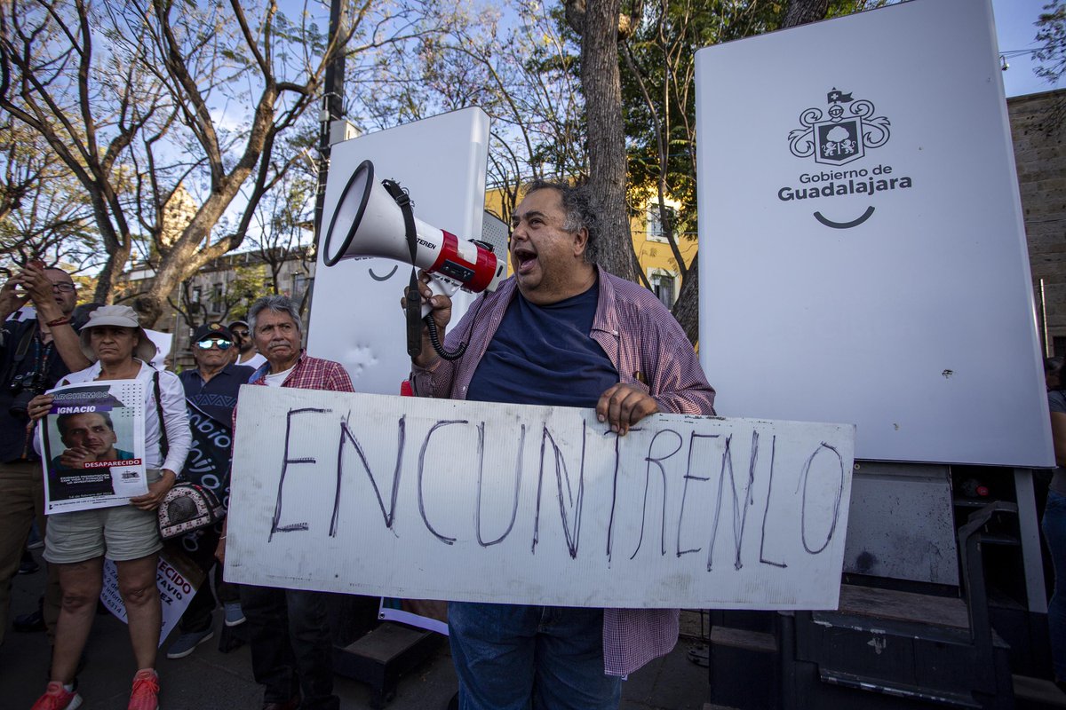 Somoselmedio's tweet photo. Exigen familiares y gremio periodístico de Jalisco, la aparición con vida de Jaime Barrera

👉https://t.co/jR7tQIMNbW https://t.co/1xpChLH04l