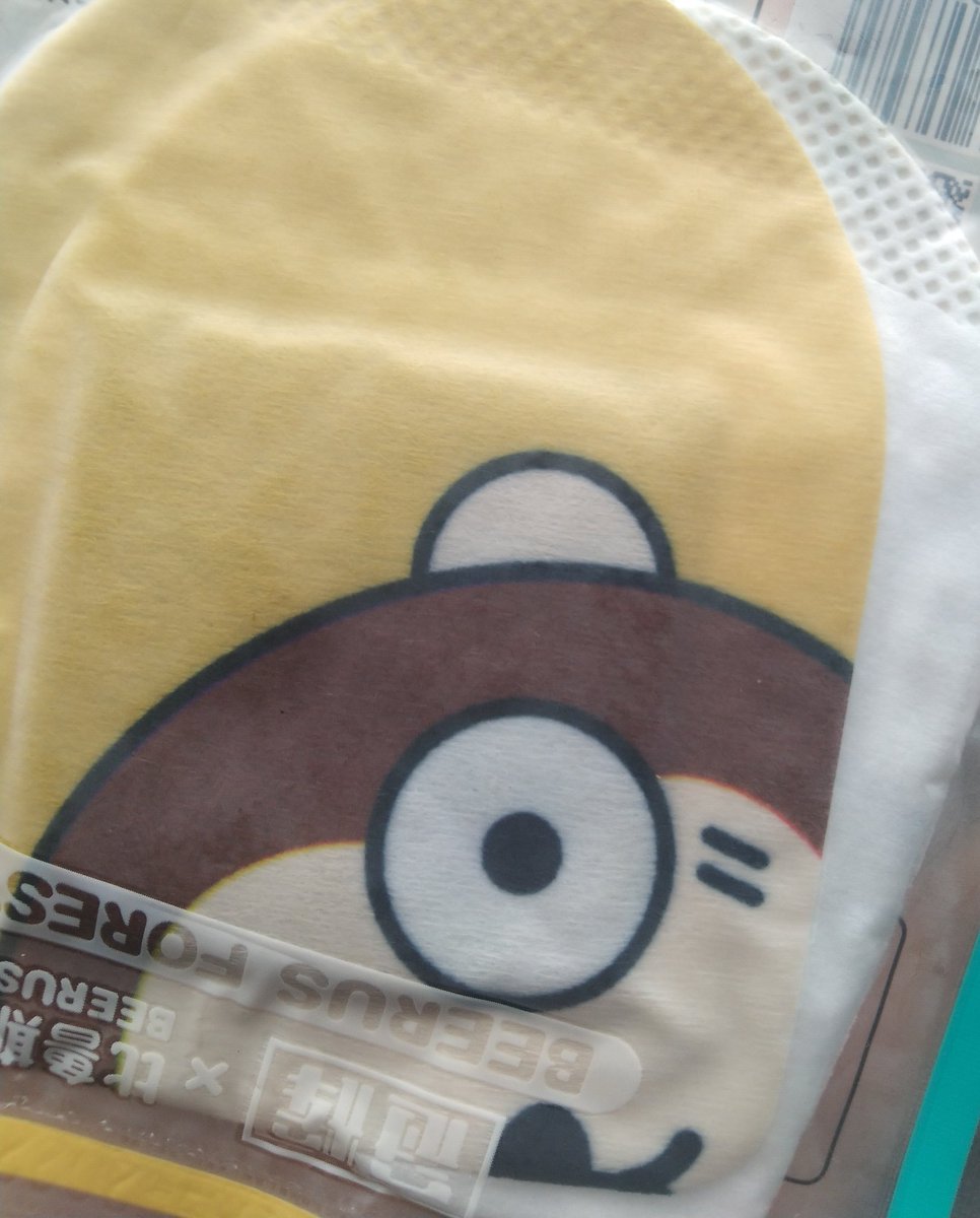 husyco1's tweet photo. #soon 알록달록한 옷이 너무 적어서 옆에 노란색, 흰색, 초록색을 찾아봤어요
제가 제일 좋아하는 쿠션 위에 노란색도 있어요，이 쿠션 너무너무 좋아해요 오빠만큼 귀여워요 https://t.co/wzMOWqYi4M