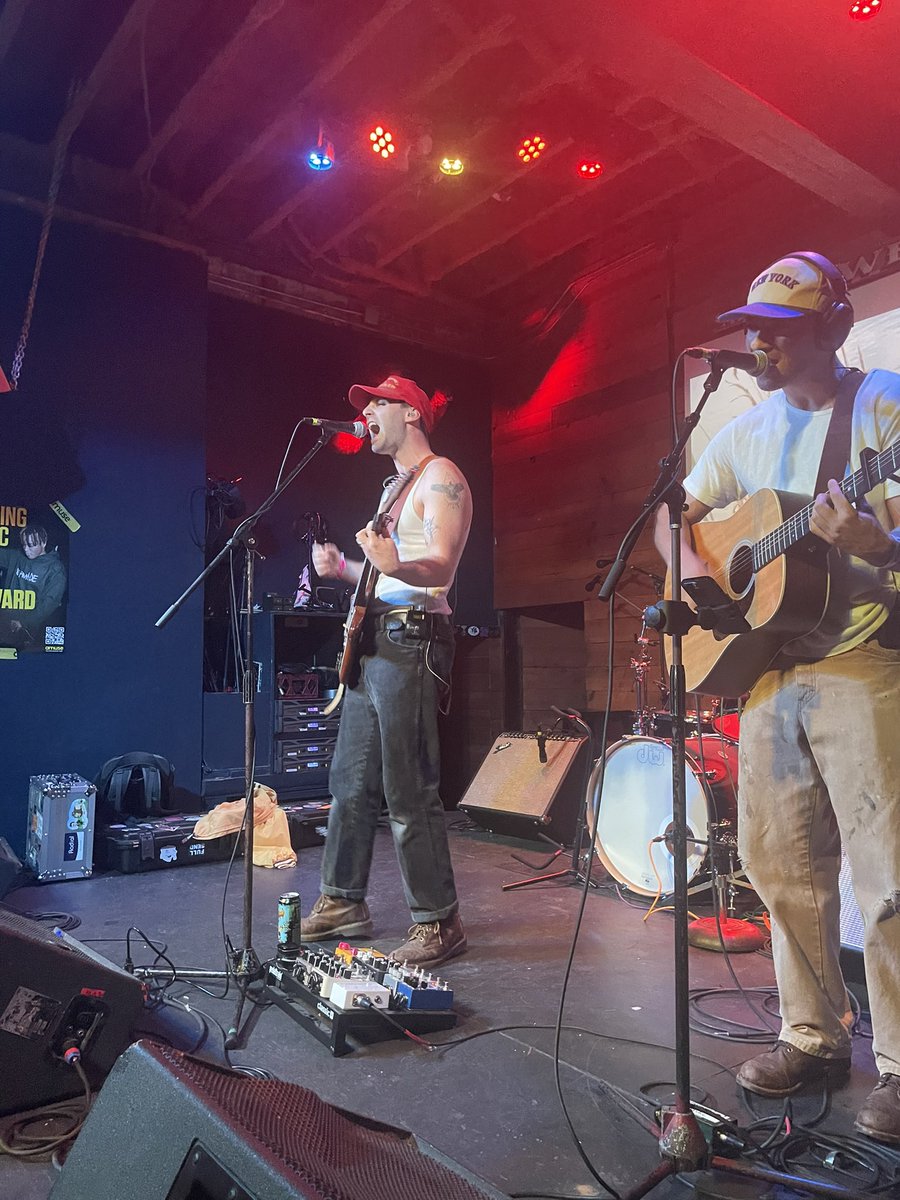 OperEveryBand's tweet photo. Combining indie pop and folk sounds, @iamvarju at Mohawk Tuesday #SXSW https://t.co/dYzaBfTs87