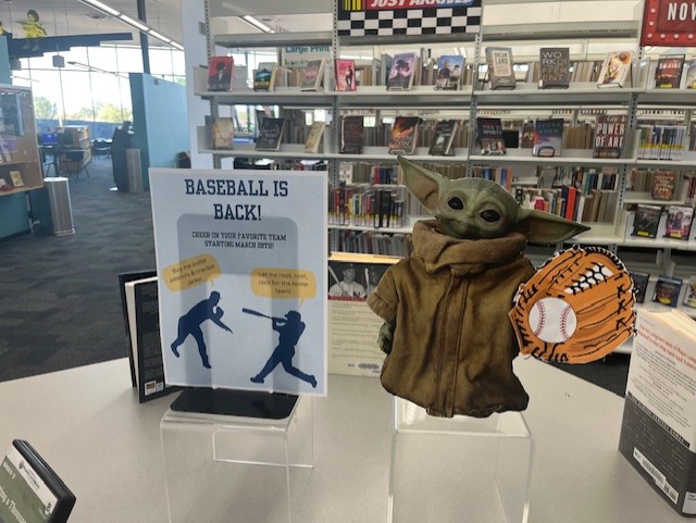 PhxLibrary's tweet photo. Spring training has begun in the Valley! ⚾ #CesarChavezLibrary wants you to cheer on your favorite team w/ their Baseball is Back display. Pick up a baseball companion to take home & get ready for a winning season. Who is your favorite team? https://t.co/ou6r9Tu5eq https://t.co/lhxHGbHKtw