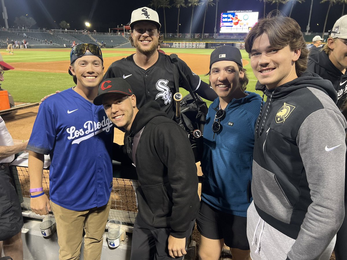 erau_baseball's tweet photo. Spring Training Fun
Awesome night at Goodyear Stadium with our best friend @goteamimpact Eli and his family ππΌβΎοΈπ¦
#onerope #eagles #erau #prescott #arizona #baseball #spring #training #goteamimpact #fun #team https://t.co/2S2Nozrxw1