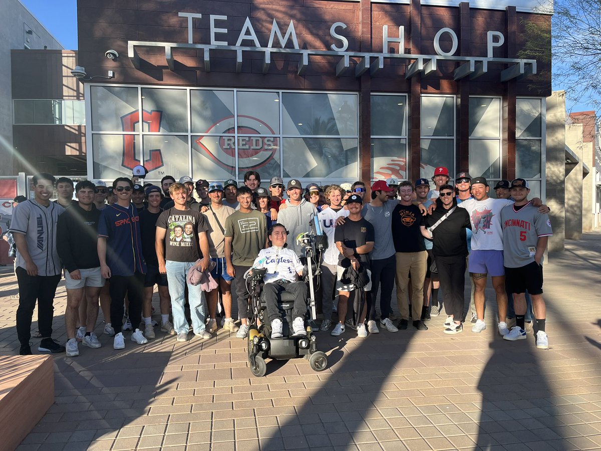 erau_baseball's tweet photo. Spring Training Fun
Awesome night at Goodyear Stadium with our best friend @goteamimpact Eli and his family ππΌβΎοΈπ¦
#onerope #eagles #erau #prescott #arizona #baseball #spring #training #goteamimpact #fun #team https://t.co/2S2Nozrxw1