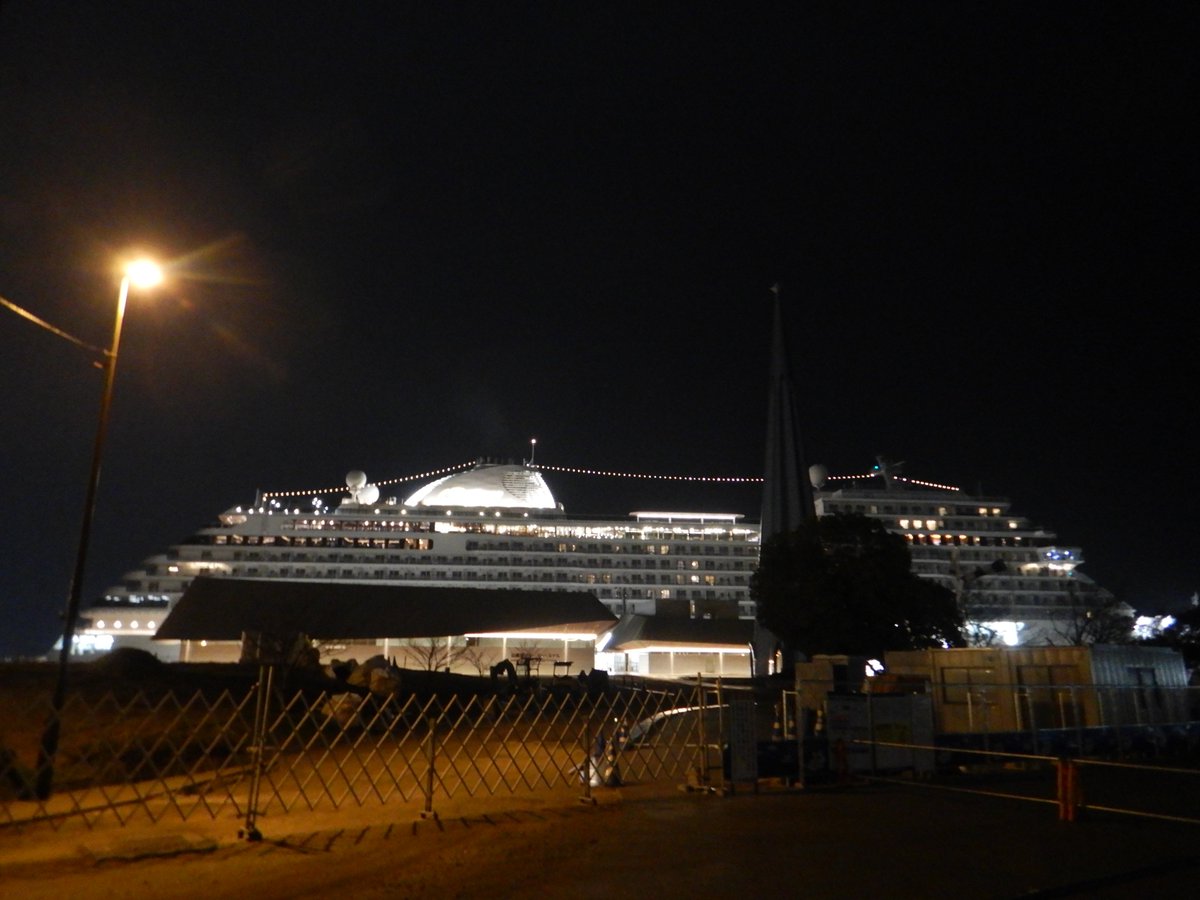 広島港で撮影　豪華客船 調べてみたのですが　名前等わかりません。　 誰かご存知の方おられませんか？