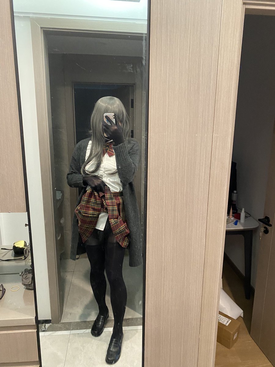 #女装大佬 #pantyhose #丝袜全包 #连身丝袜 其实比起露脸我更喜欢全身包裹丝袜呢，坐标长沙，希望能认识更多的同好和投喂嘿嘿