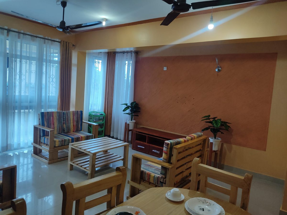 HolidayCoast's tweet photo. 3 bedroom near TUM Mombasa Town
-Has a total of 3 beds
-Fully operational kitchen
-Near TUM 
-Smart TV
-Free WiFi and Netflix 
-Good parking and security 
-Housekeeping done regularly
-Has a working elevator
-On the 2nd floor 
-NO swimming pool 

Currently Ksh 12,000 per night https://t.co/efEu3ve7Vg