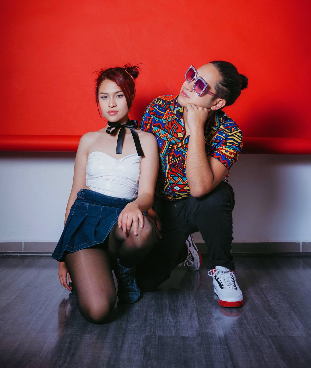 StarPop! tweet media