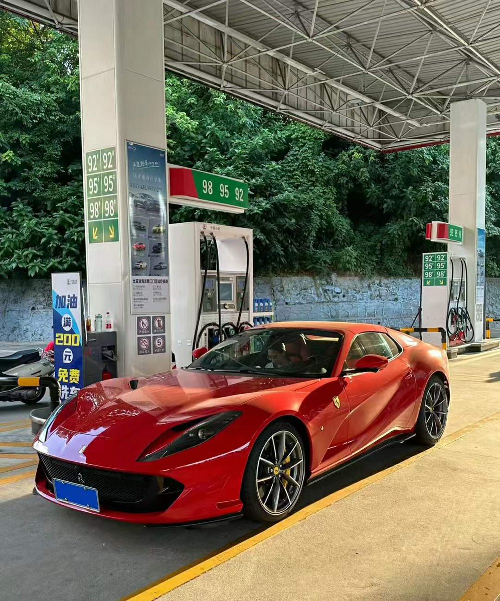 GoodMixRonn's tweet photo. #GoodMix
＃Ferrari 812 OEM
Upgraded dry carbon material https://t.co/7juHxU6zl1