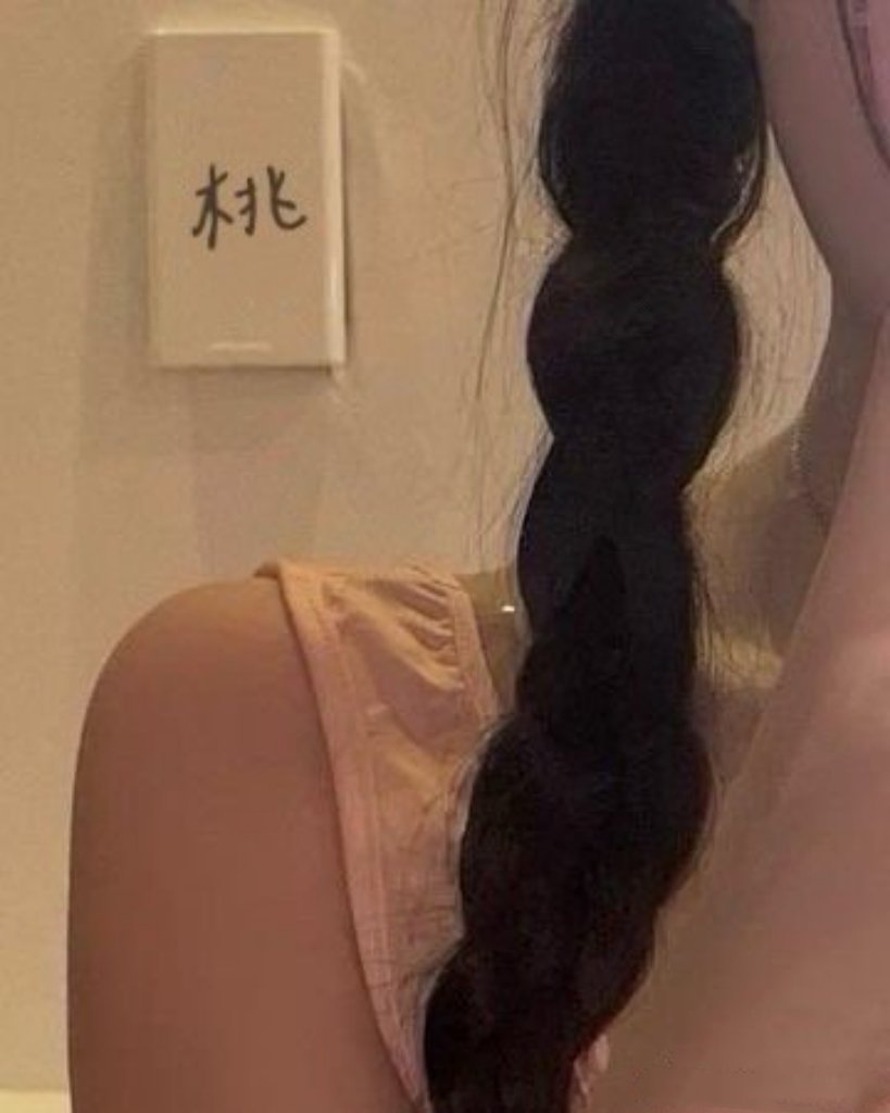 福利姬诱桃💕重生版分享的黄推图片2 - 网红私拍内容