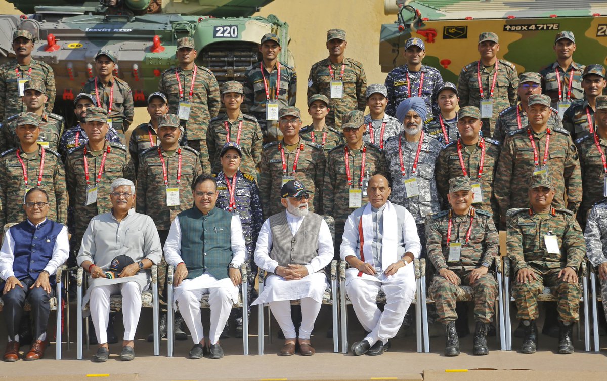 Hon’ble Prime Minister Shri Narendra Modi witnessed synergised indigenous defence capabilities during the Tri-Services Live Fire and Manoeuvre Exercise at #Pokaran, #Rajasthan Details ➡️ pib.gov.in/PressReleasePa… #BharatShakti2024