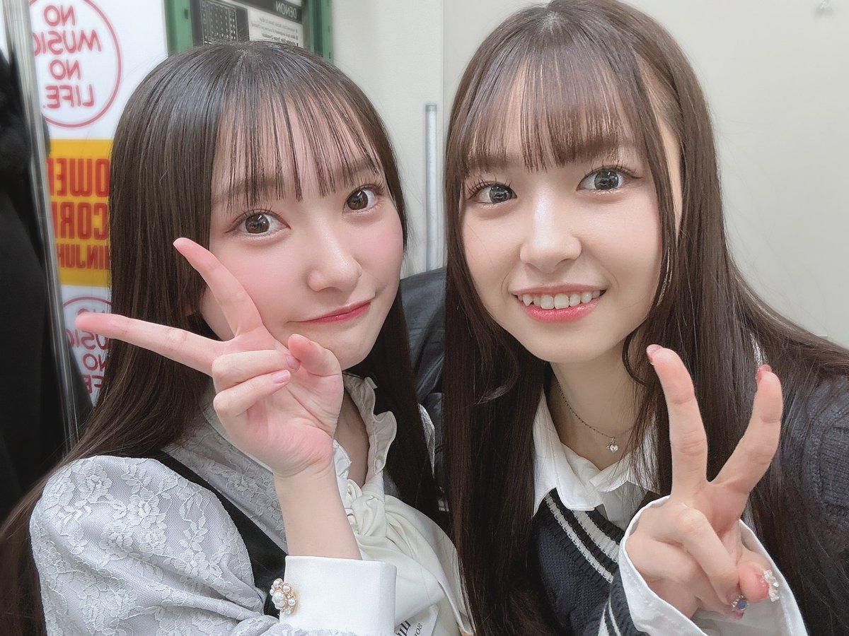 harupyon_0525's tweet photo. #カラコンウインク😉 
発売記念グループ握手会
ありがとうございました💓

タワーレコード新宿店さん初めてだったんですが、なんとエプロン＆名札での参戦📛

ほてちゃん、そららと3人でした🐥🐥🐥

この後は16:00～AKB48劇場！
個別握手会です😊🩷楽しみ🐰 https://t.co/Yc9oy0zAhM