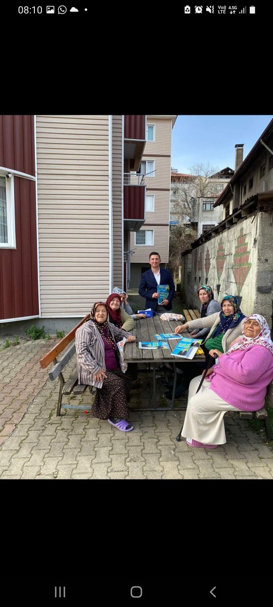 AkDevrek's tweet photo. Karşıyaka mahallesinde hemşerilerimize Özcan Ulupınar başkanımızın selamını ilettik desteklerini istedik. 🌺🌺😊

#HazırızKararlıyız
#YenidenDevrek
#AkPartiDevrek https://t.co/FF2pMSkJYp